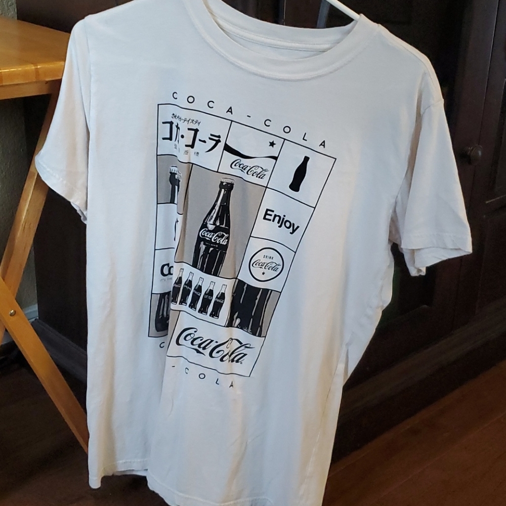 White coca-cola graphic tee